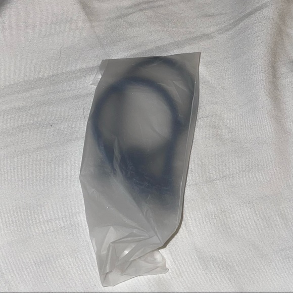 Elago Apple Airpods Over Ear Sport adapter Accessories & BLK Pop Socket - Picture 3 of 6